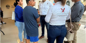 Gobierno del Estado brinda atención directa a familiares de maestras víctimas en Lázaro Cárdenas