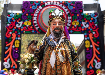 Música, color y tradición: Así se vivió el espectacular desfile del Tianguis Domingo de Ramos
