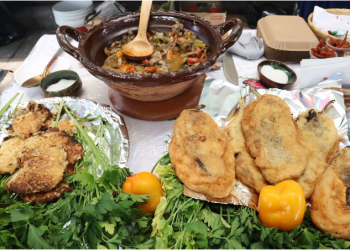 Cocineras tradicionales presentes en el Tianguis Artesanal de Domingo de Ramos