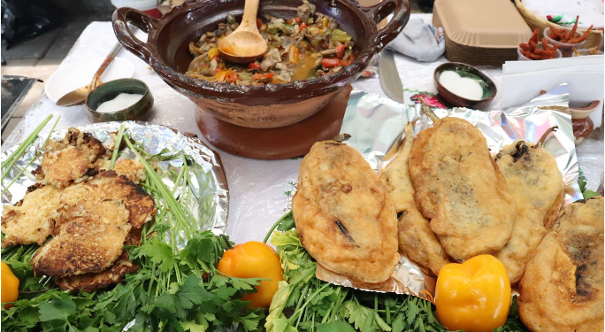 Cocineras tradicionales presentes en el Tianguis Artesanal de Domingo de Ramos