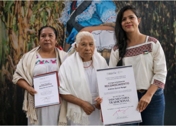 Tianguis de Domingo de Ramos celebra la riqueza textil de los pueblos originarios