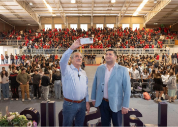 Acceso a becas y fortalecimiento de programas de estudio, compromisos de Morón con universitarios