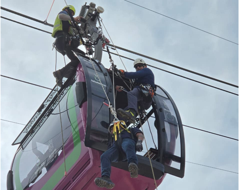 Paramédicos michoacanos se certifican en rescate especializado en teleféricos