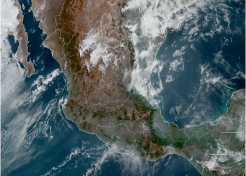 Lunes, continuando con lluvias y tormentas fuertes en el noreste y centro; persiste el calor en el país.