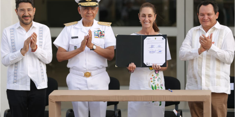 Recibe Martí Batres donación de antiguo Hospital Naval para brindar servicios médicos del ISSSTE en Yucatán
