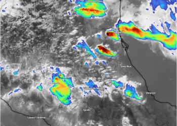 ¡Atentos! Esta tarde, las imágenes de satélite muestran el desarrollo de núcleos de tormenta, con tendencia a fortalecerse.