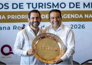 Roberto Monroy rinde protesta como nuevo presidente de Asetur México