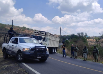 Restablece Guardia Civil libre tránsito tras bloqueo carretero en Cotija