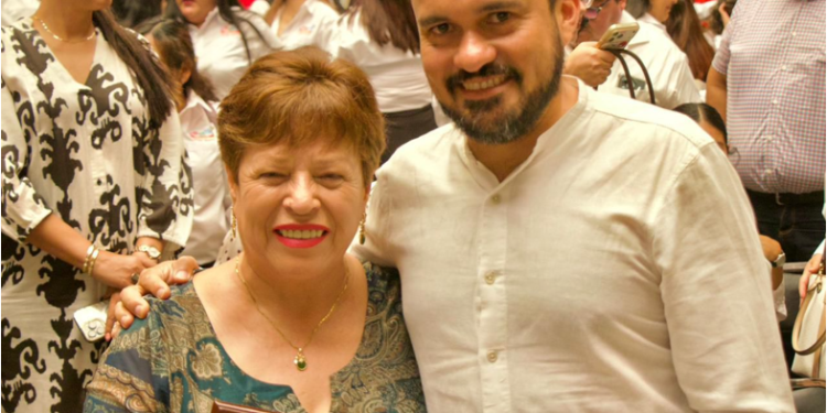 Hugo Rangel reconoce al CENDI por recibir la Presea al Mérito Docente
