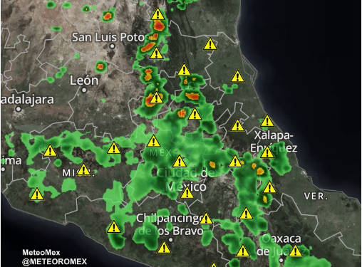 ¡Toma tus precauciones! Esta tarde y noche se pronostica condiciones lluviosas en el oriente, centro y sur de México.