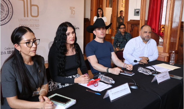 Diana Espinoza refrenda su compromiso con la educación y atiende a integrantes de Unidad Magisterial de la Sección XVIII