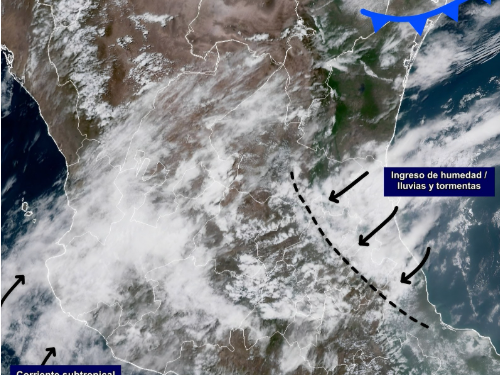 Actualización: Las imágenes de satélite confirman la presencia del #FrenteFrío50 en la región noreste, mientras un flujo de humedad comienza a ingresar hacia México.