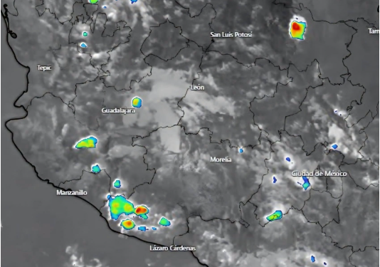 Inicia el desarrollo de núcleos de tormenta con tendencia a fortalecerse, de acuerdo con las recientes imágenes de satélite.