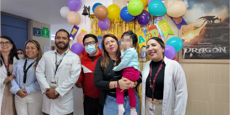 Niña de dos años vence al cáncer con tratamiento interinstitucional del ISSSTE