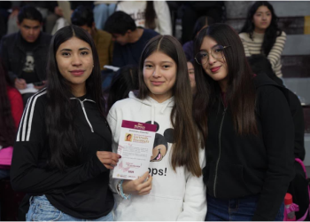 Más de 204 mil estudiantes de prepa y universidad reciben becas en Michoacán