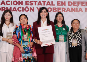 Gaby Molina se registra para la Coordinación de la Defensa de la Transformación en Michoacán