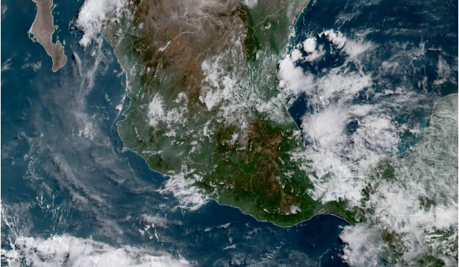 Sábado, con lluvias fuertes debido a inestabilidad atmosférica y el avance de una onda tropical al sur de México.