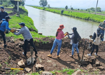 Con 260 presas filtrantes, retienen más de 30 mil metros cúbicos de azolve en lago de Pátzcuaro