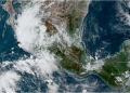 Domingo, con potencial de regiatrarse lluvias fuertes debido a la interacción de diversos sistemas meteorológicos.
