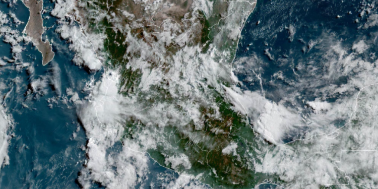 Martes, con lluvias fuertes a muy fuertes debido al avance de una nueva onda tropical en México.