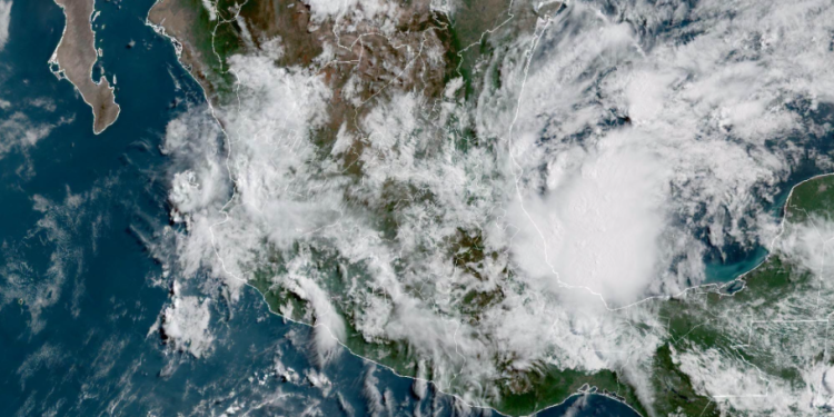 Miercoles, con lluvias fuertes a intensas debido a la interacción de diversos sistemas meteorológicos en México.