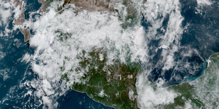 Viernes, concentrándose las lluvias y tormentas de manera más dispersa pero puntuales en México.