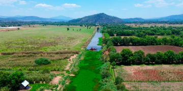 Canal Chapultepec aporta 500 litros de agua por segundo al lago de Pátzcuaro