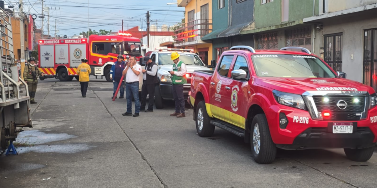 Protección Civil atiende afectaciones por apagón en la colonia Primo Tapia tras fuerte lluvia