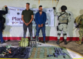 SP, Defensa y GN detienen a 2 hombres en posesión de armas y equipo táctico en Arteaga