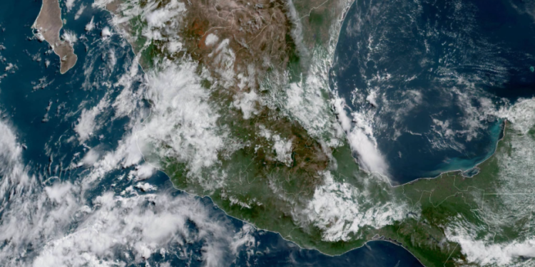Sábado, con lluvias fuertes de manera dispersa debido al ingreso de humedad del Pacífico hacia México.