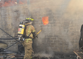 Atiende PC Estatal incendio en fábrica de reciclaje en Morelia