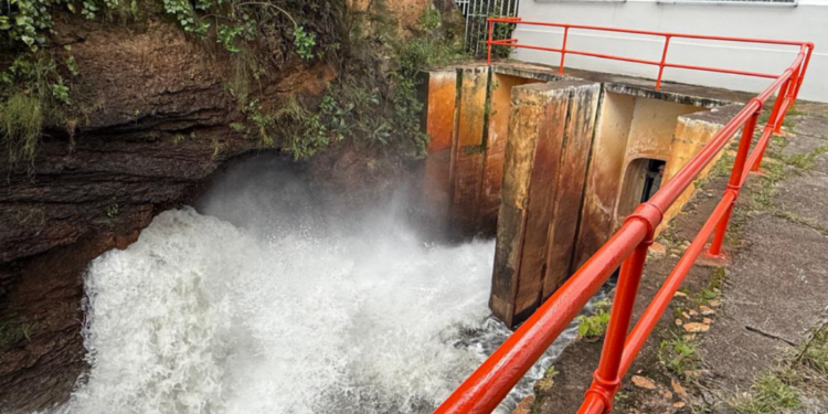 Conagua disminuye el desfogue de la presa de Cointzio
