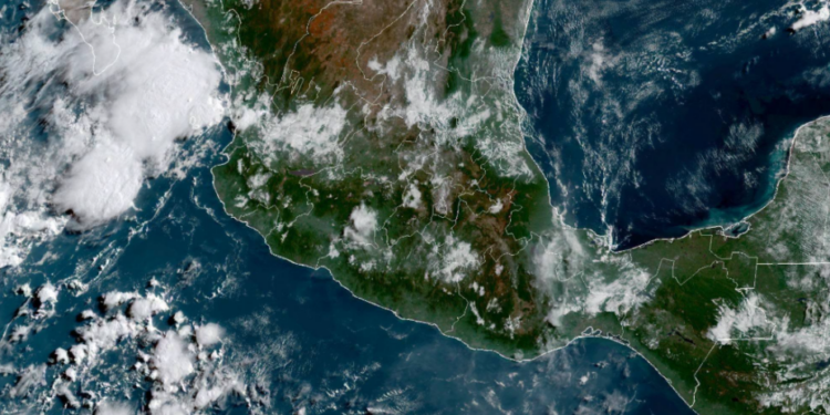 Jueves, con tormentas fuertes de manera dispersa en el país; continuará el calor.