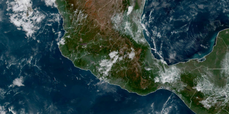 Sábado, con lluvias fuertes de manera dispersa mientras el calor se mantiene en el país.
