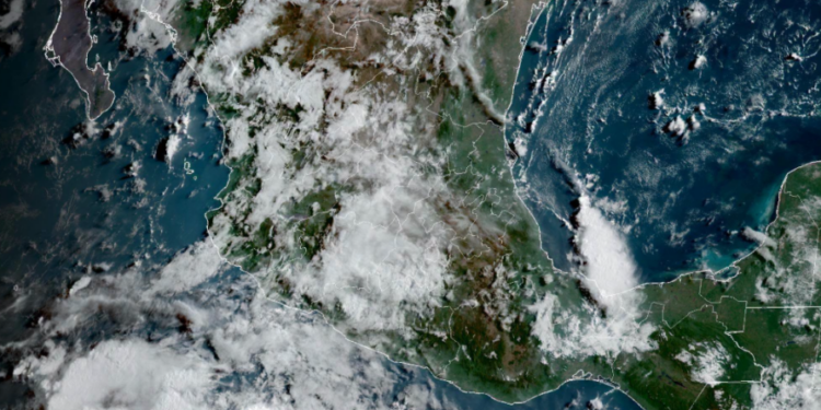 Lunes, continuando las lluvias en el litoral del Pacífico mexicano y el resto del país de manera dispersa.