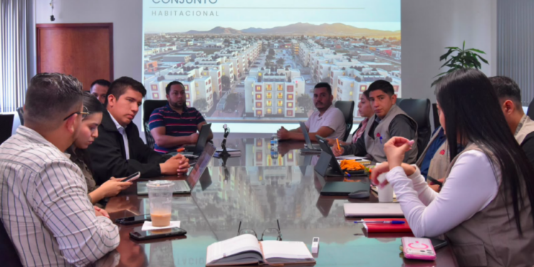 Más de mil 330 familias, cerca de estrenar hogar; evalúan obras habitacionales en 6 municipios