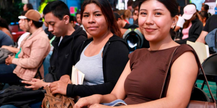 1.24 millones de jóvenes buscan empleo o están disponibles para trabajar en 2026, 53% menos que en 2020
