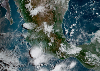 Domingo, con lluvias fuertes a muy fuertes debido a la interacción de diversos sistemas meteorológicos; continuará el calor extremo.