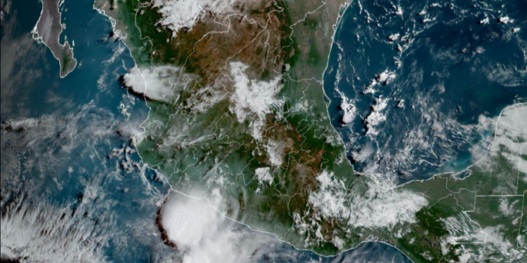 Domingo, con lluvias fuertes a muy fuertes debido a la interacción de diversos sistemas meteorológicos; continuará el calor extremo.