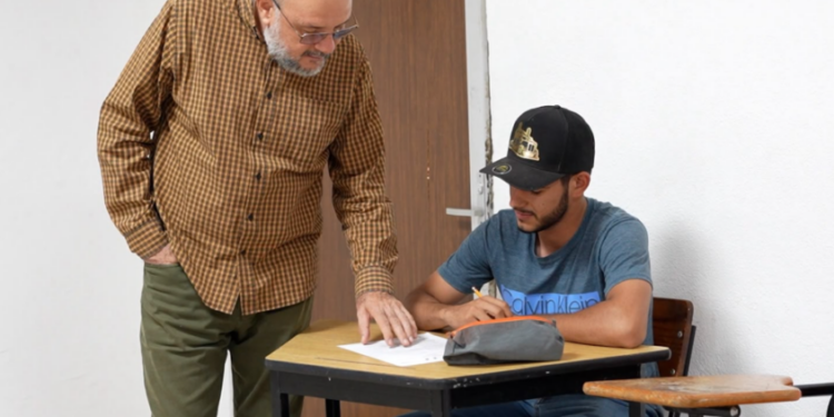 D4TA Datos Gratis ahora beneficiará a docentes de bachillerato y universidad pública