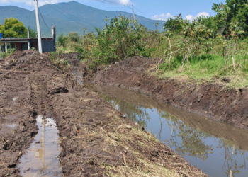 Avanza al 60% la limpieza del canal entre La Mintzita y San Juanito Itzícuaro en Morelia