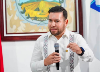 Apoya Reyes Galindo consulta nacional para la regulación de uso de celulares en escuelas