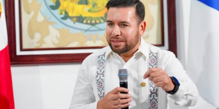 Apoya Reyes Galindo consulta nacional para la regulación de uso de celulares en escuelas