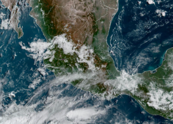 Miércoles, con lluvias fuertes de manera dispersa debido al avance de una onda tropical; continuará el calor.