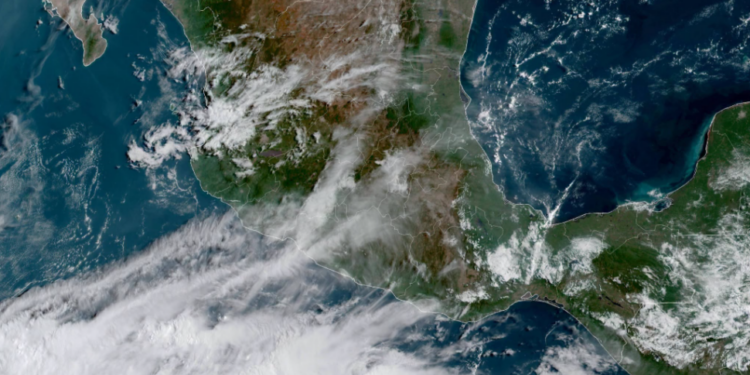 Jueves, continuando las lluvias fuertes pero de manera dispersas en el país.