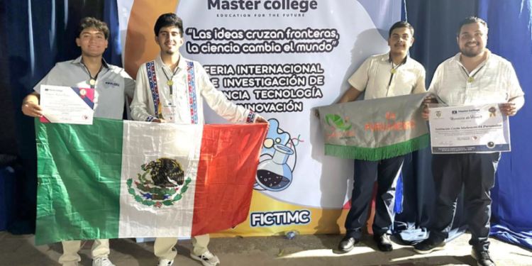 Estudiantes del Cecytem ganan primer lugar en feria internacional de ciencia en Colombia