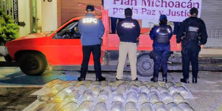 Asegura SSP cerca de 45 kilos de marihuana ocultos en vehículo; hay 2 detenidos