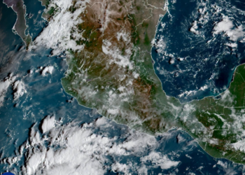 Sábado, con lluvias fuertes en el transcurso de la tarde y noche por sistemas tropicales; continuará el calor.