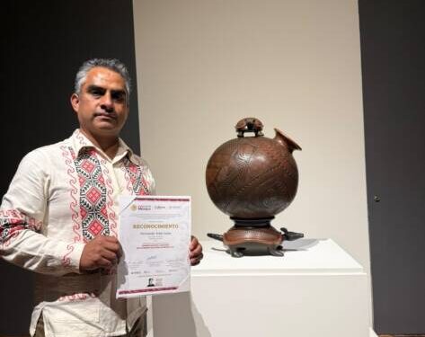 Maestro alfarero de Zinapécuaro gana máximo galardón en concurso nacional