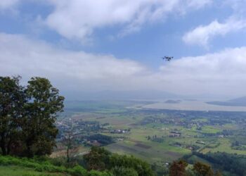 Michoacán dispersa 660 mil semillas con drones para restaurar zonas forestales de difícil acceso